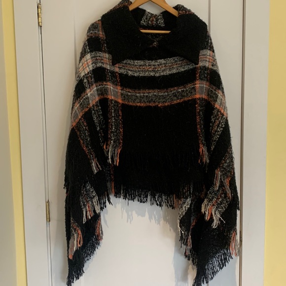 Steve Madden Sweaters - STEVE MADDEN PONCHO m-l